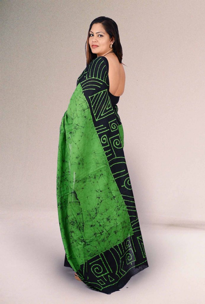 green handloom saree with black pattern design boarder