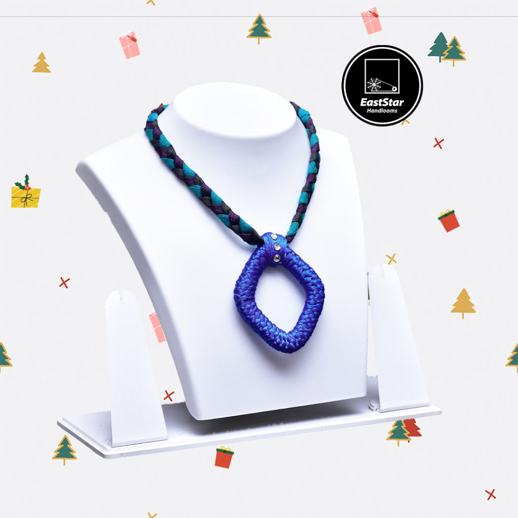 exclusive handloom necklace for make you Christmas outfit more prominent 